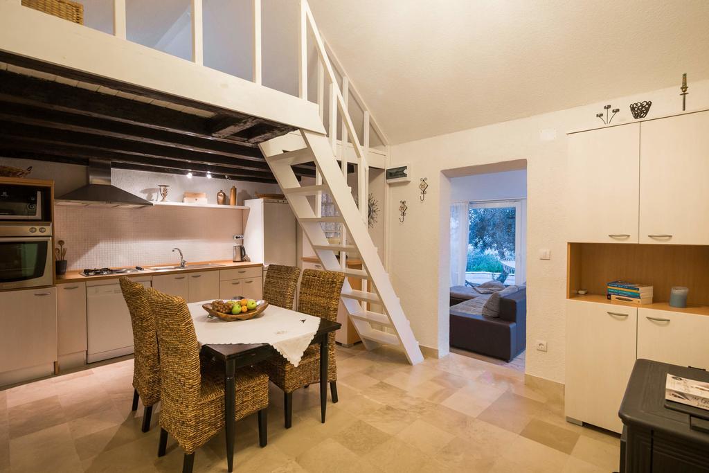 Holiday Home Zlatni San - Private Heated Pool 波尔 客房 照片
