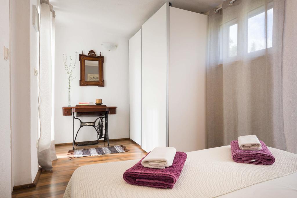 Holiday Home Zlatni San - Private Heated Pool 波尔 客房 照片